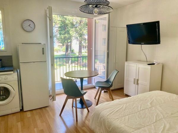 studio entièrement rénové avec balcon