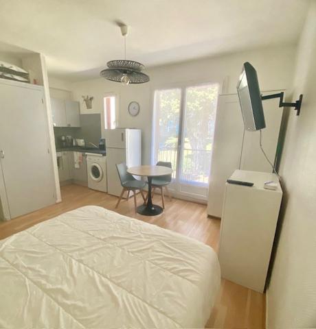 studio entièrement rénové avec balcon