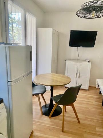 studio entièrement rénové avec balcon