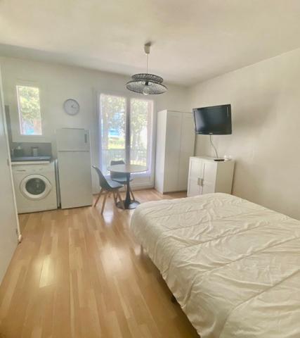 studio entièrement rénové avec balcon