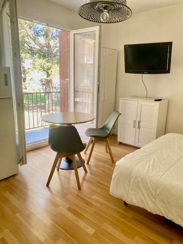 studio entièrement rénové avec balcon