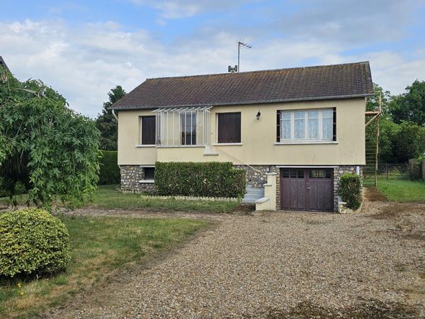 Maison 2 chambres sous sol total sur terrain de 3572m2