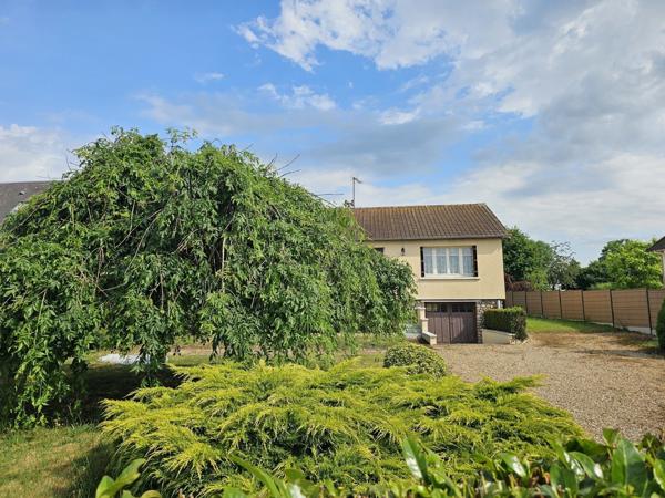 Maison 2 chambres sous sol total sur terrain de 3572m2