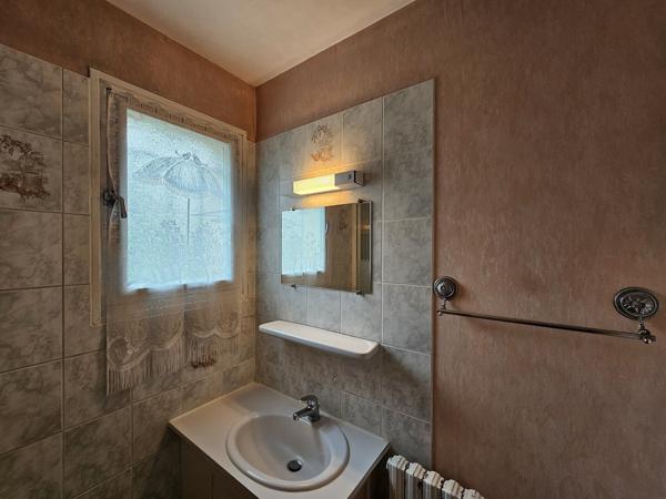 Maison 2 chambres sous sol total sur terrain de 3572m2