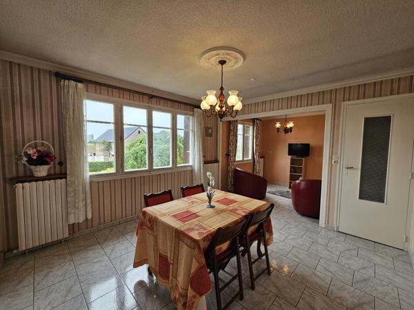 Maison 2 chambres sous sol total sur terrain de 3572m2