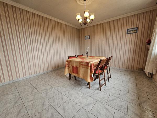 Maison 2 chambres sous sol total sur terrain de 3572m2