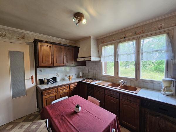 Maison 2 chambres sous sol total sur terrain de 3572m2