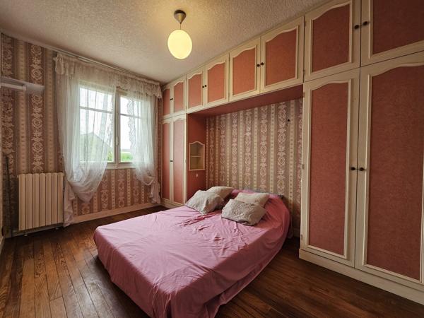 Maison 2 chambres sous sol total sur terrain de 3572m2