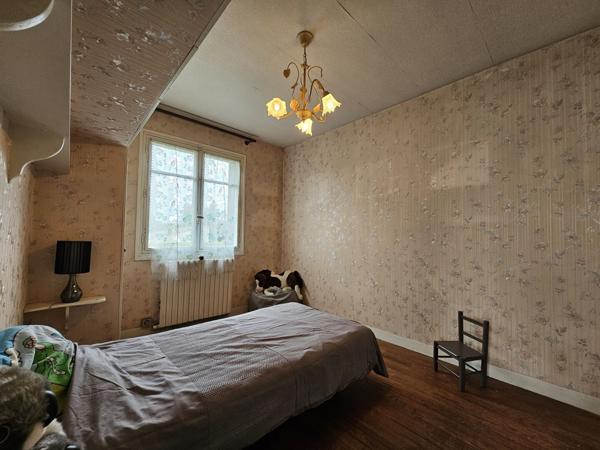 Maison 2 chambres sous sol total sur terrain de 3572m2