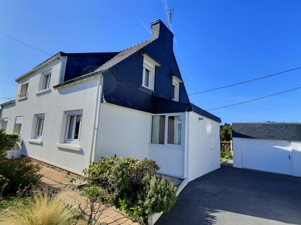 Concarneau (29900) Maison proche de la ville bon état général avec 4 chambres- Vue du jardin sur la campagne