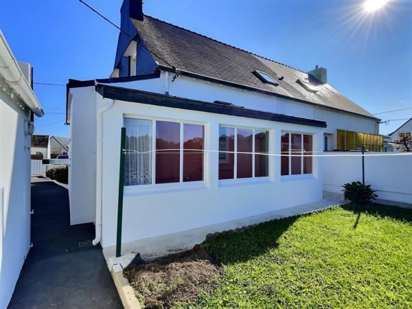 Concarneau (29900) Maison proche de la ville bon état général avec 4 chambres- Vue du jardin sur la campagne