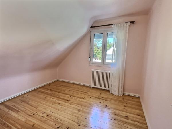 Concarneau (29900) Maison proche de la ville bon état général avec 4 chambres- Vue du jardin sur la campagne