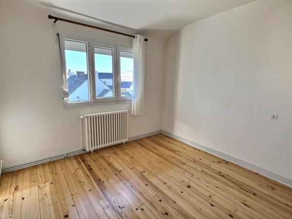 Concarneau (29900) Maison proche de la ville bon état général avec 4 chambres- Vue du jardin sur la campagne