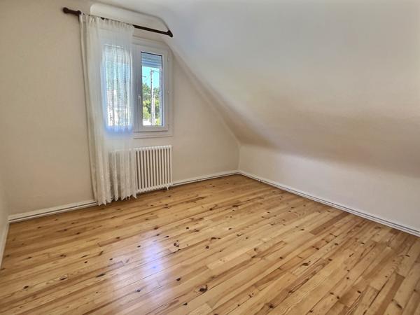 Concarneau (29900) Maison proche de la ville bon état général avec 4 chambres- Vue du jardin sur la campagne