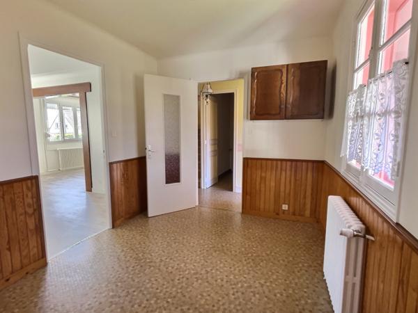 Concarneau (29900) Maison proche de la ville bon état général avec 4 chambres- Vue du jardin sur la campagne