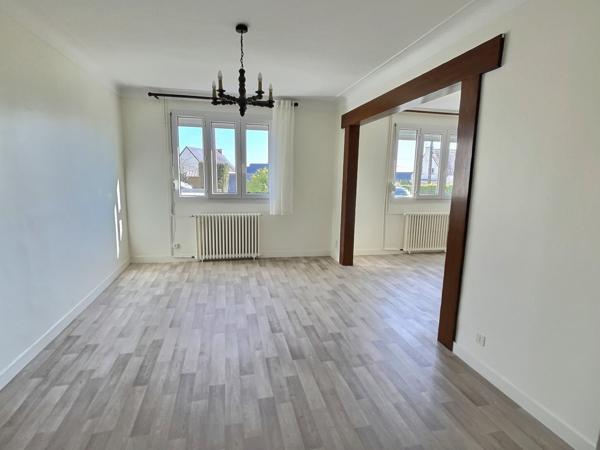 Concarneau (29900) Maison proche de la ville bon état général avec 4 chambres- Vue du jardin sur la campagne