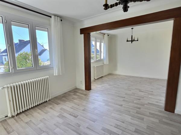 Concarneau (29900) Maison proche de la ville bon état général avec 4 chambres- Vue du jardin sur la campagne