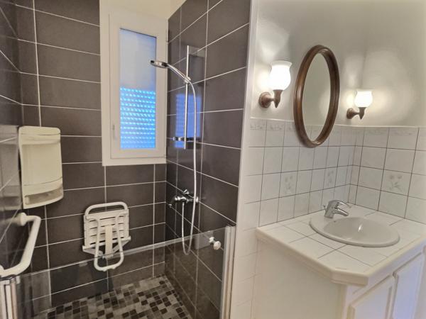 Concarneau (29900) Maison proche de la ville bon état général avec 4 chambres- Vue du jardin sur la campagne