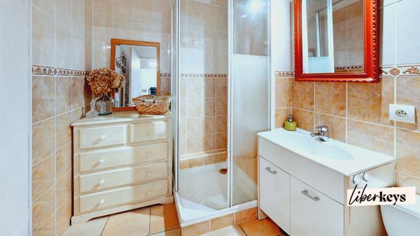 Appartement 24 m² avec grande terrasse vue montagne et place de parking 