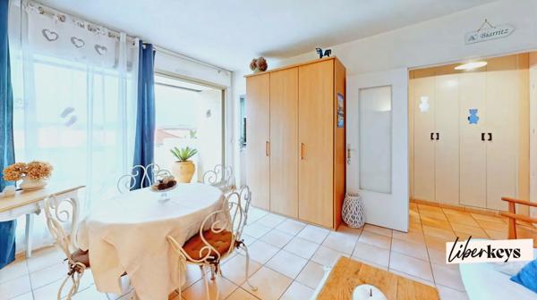 Appartement 24 m² avec grande terrasse vue montagne et place de parking 