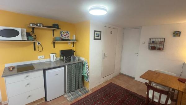 Villa T4 d'environ 90m² avec garage et gite T2 en rez-de-chaussée,  terrasse bois avec vue dégagée sur les Pyrénées.