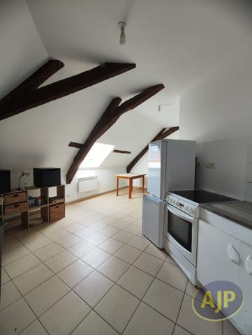 Appartement à louer Combree : 2 pièces, 28m² avec 1 chambre(s) à 350€ - AJP Immobilier Segré