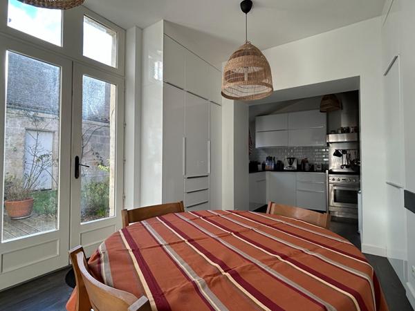 Maison - 10 pièces - 293 m²