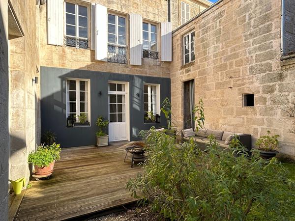 Maison - 10 pièces - 293 m²