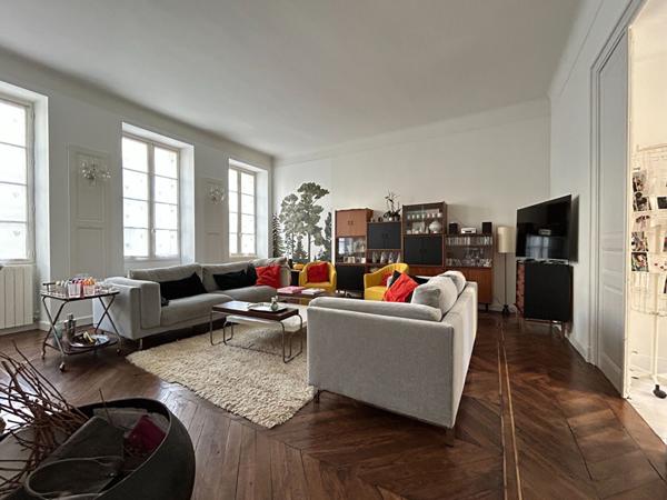 Maison - 10 pièces - 293 m²
