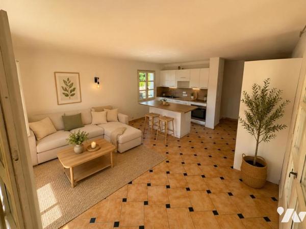 APPARTEMENT T3 AVEC TERRASSE , CAVE ET PLACE DE PARKING DANS RESIDENCE AVEC PISCINE A LA MOLE