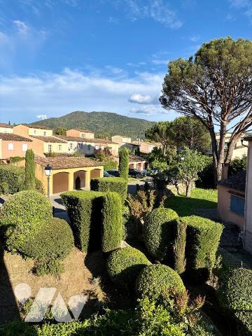 APPARTEMENT T3 AVEC TERRASSE , CAVE ET PLACE DE PARKING DANS RESIDENCE AVEC PISCINE A LA MOLE