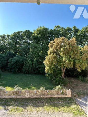 APPARTEMENT T3 AVEC TERRASSE , CAVE ET PLACE DE PARKING DANS RESIDENCE AVEC PISCINE A LA MOLE