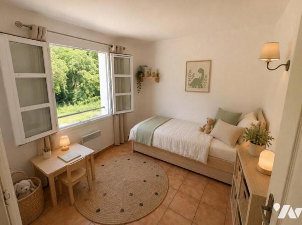 APPARTEMENT T3 AVEC TERRASSE , CAVE ET PLACE DE PARKING DANS RESIDENCE AVEC PISCINE A LA MOLE