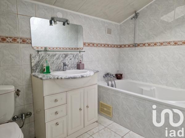 Maison 6 pièces de 115 m² à Périgny (94520)