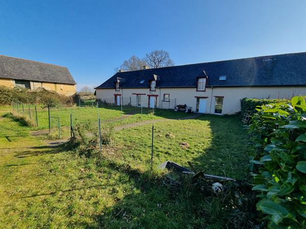 Manoir fin 17ème siècle et 5 maisons en location à vendre à LIFFRE, environ 800m² de superficie (400m² manoir et 406m² de logements locatifs), 11 hectares de parcelle.