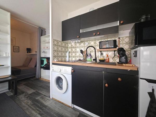 Appartement  2 pièce(s) 24 m2 avec ascenseur ET parking a 4 MN DE LA MER