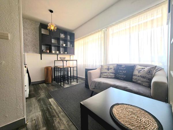 Appartement  2 pièce(s) 24 m2 avec ascenseur ET parking a 4 MN DE LA MER