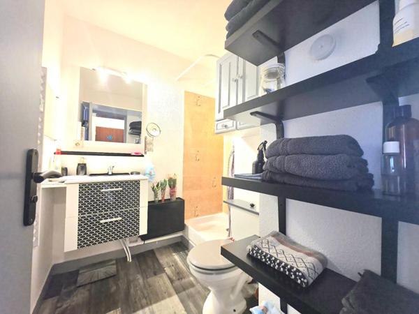 Appartement  2 pièce(s) 24 m2 avec ascenseur ET parking a 4 MN DE LA MER
