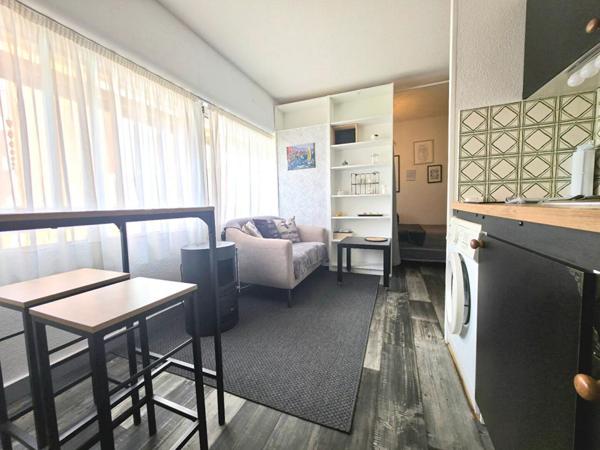 Appartement  2 pièce(s) 24 m2 avec ascenseur ET parking a 4 MN DE LA MER