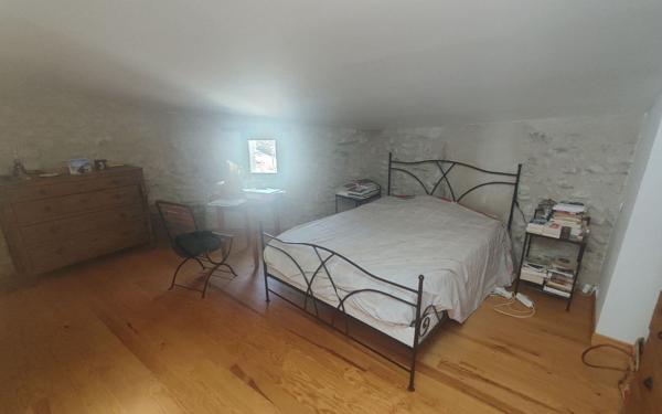 Maison à vendre    5 pièces •  Peyruis