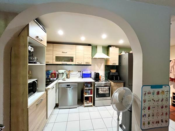Immeuble
                                                                                                                                                
                                                                                                                                                
                                                                                                                                                
                                                    
                                                                                                                                                                                                                                                                                                                        420  m²                                                                                                                                                                                                         2 etage(s)