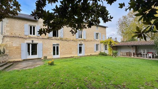 EXCLUSIVITE - FRANCOIS - Propriété de 427m² avec un terrain de 16 000m²