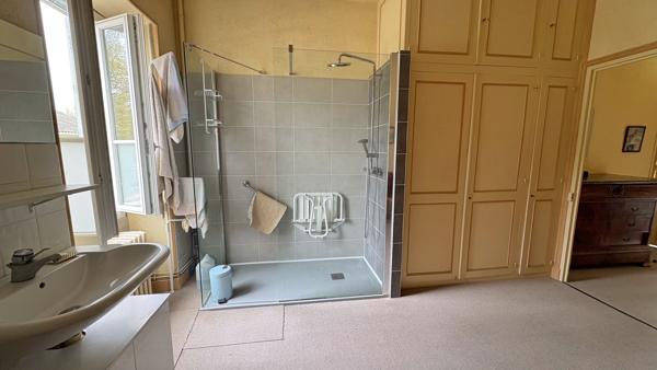 EXCLUSIVITE - FRANCOIS - Propriété de 427m² avec un terrain de 16 000m²