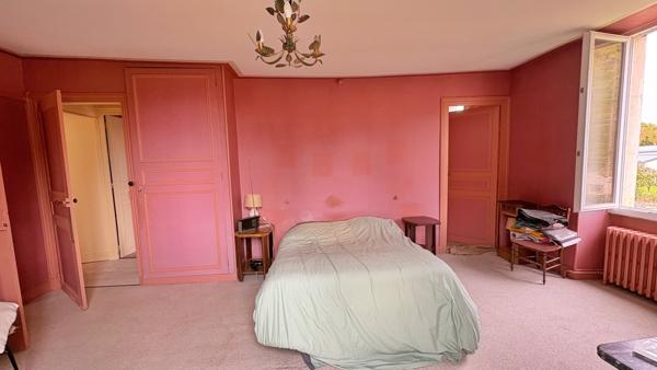 EXCLUSIVITE - FRANCOIS - Propriété de 427m² avec un terrain de 16 000m²