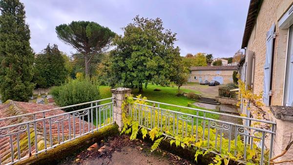 EXCLUSIVITE - FRANCOIS - Propriété de 427m² avec un terrain de 16 000m²