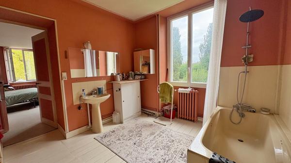 EXCLUSIVITE - FRANCOIS - Propriété de 427m² avec un terrain de 16 000m²