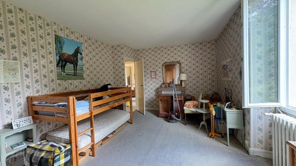 EXCLUSIVITE - FRANCOIS - Propriété de 427m² avec un terrain de 16 000m²