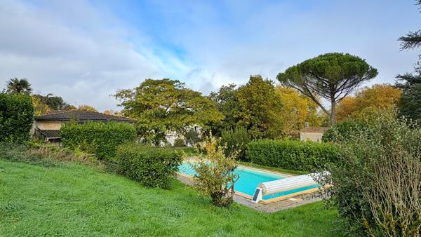 EXCLUSIVITE - FRANCOIS - Propriété de 427m² avec un terrain de 16 000m²