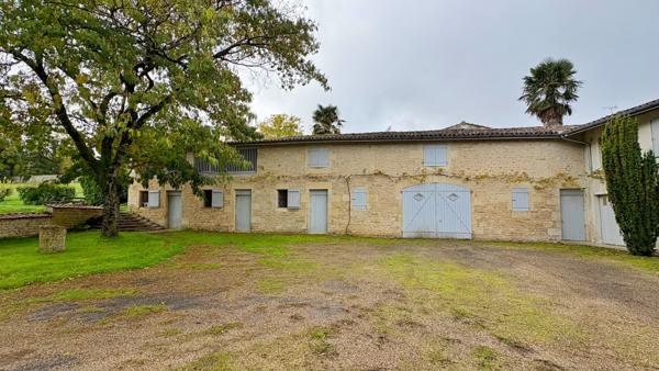 EXCLUSIVITE - FRANCOIS - Propriété de 427m² avec un terrain de 16 000m²