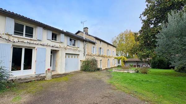 EXCLUSIVITE - FRANCOIS - Propriété de 427m² avec un terrain de 16 000m²